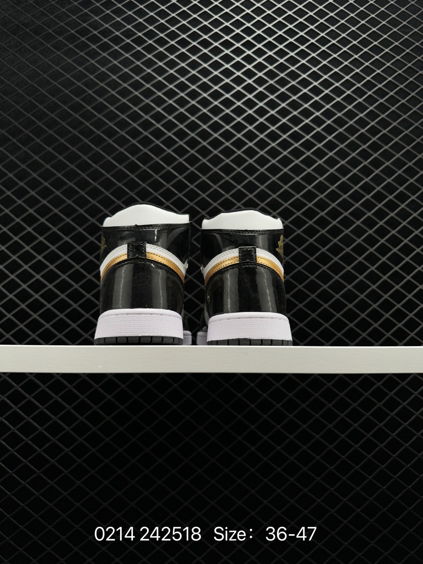 Air Jordan 1 Mid “Hyper Royal”